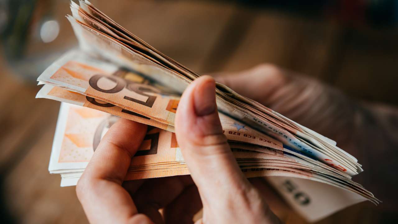 geld tellen van na scooter online verkopen